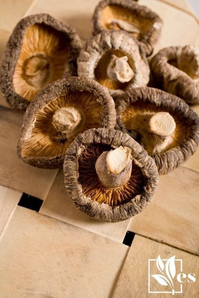 A few dried mushrooms